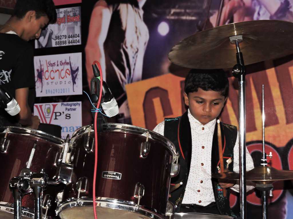 WAR OF BANDS IN CITY CENTER MALL RAIPUR ORGANIZED BY JCI RAIPUR BRAIN WASH AND JUNOON MUSICAL GROUP RAIPUR