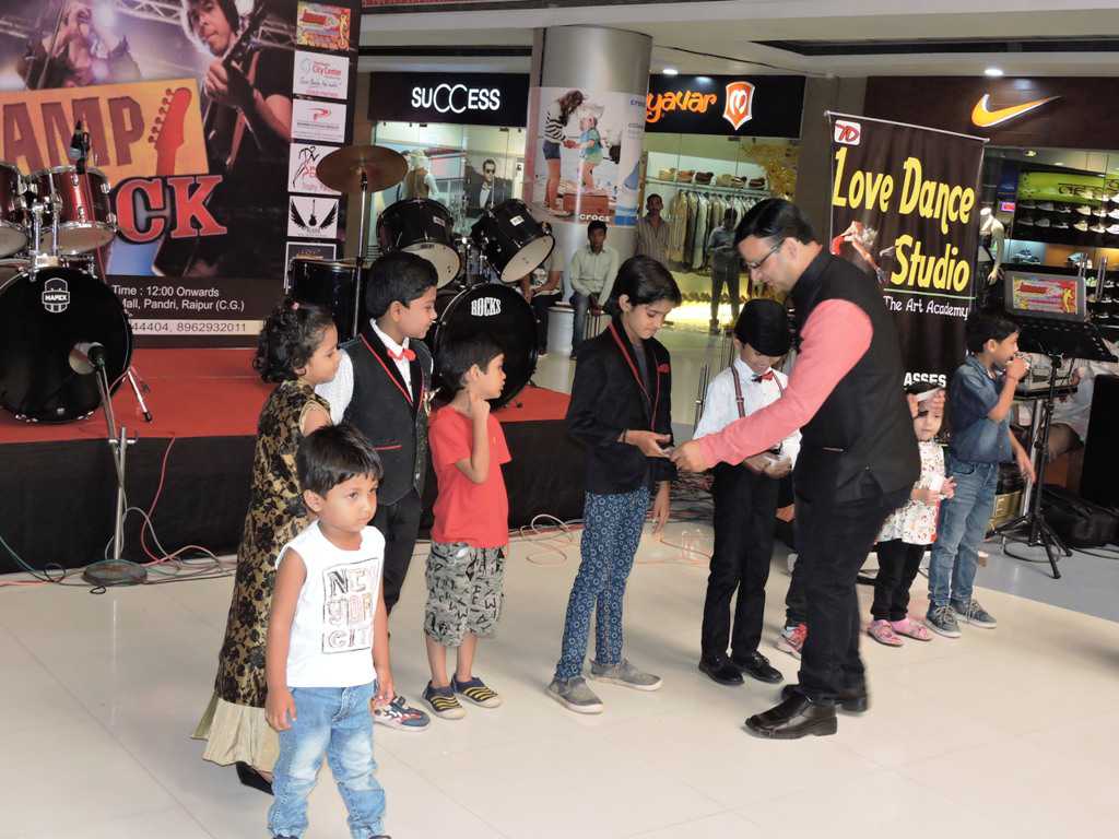 WAR OF BANDS IN CITY CENTER MALL RAIPUR ORGANIZED BY JCI RAIPUR BRAIN WASH AND JUNOON MUSICAL GROUP RAIPUR